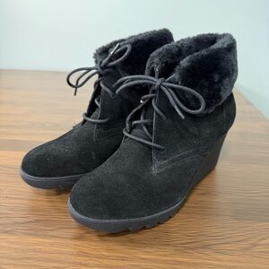 Donald J. Pliner Maxxi Black Suede Lace Up  Wedge Ankle Booties Faux Fur Size 5